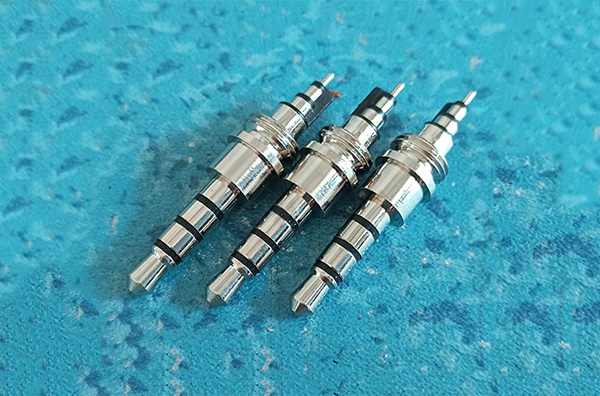 无线耳机的普及下，插针接口还有必要吗？